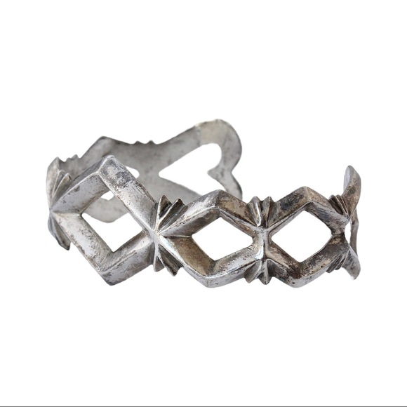 Vintage Native American Sandcast Sterling Silver Cuff Bracelet Openwork Heart - Picture 2 of 7